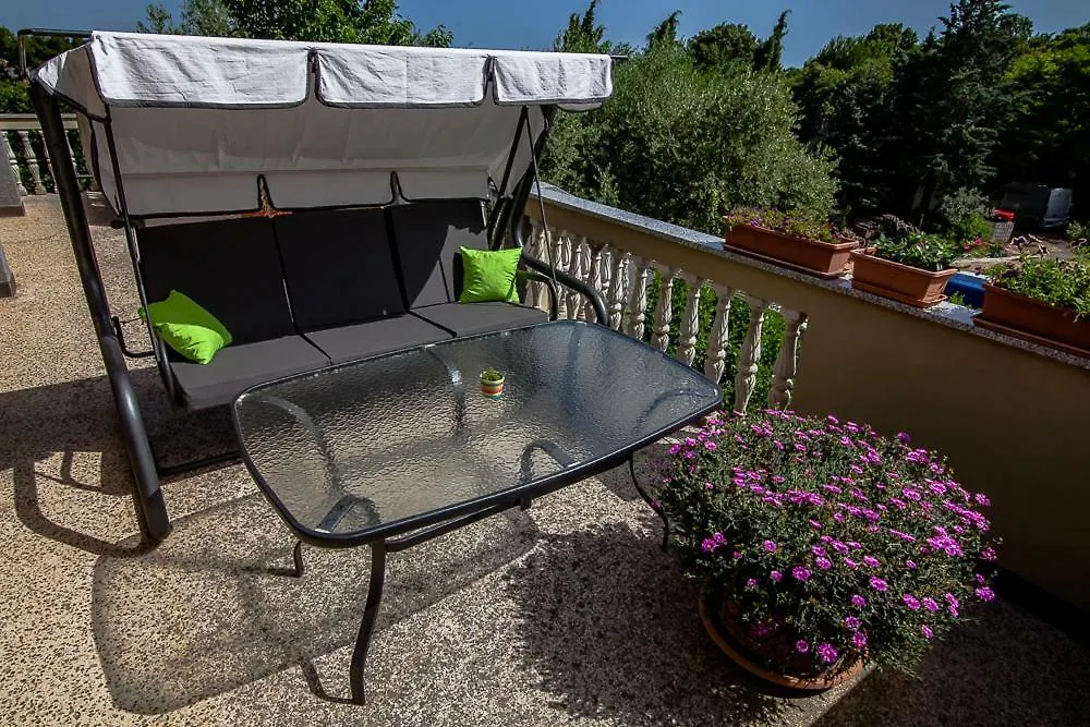 Apartments Flora Medolino