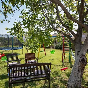 Dadic With Parking & Playground Appartamento